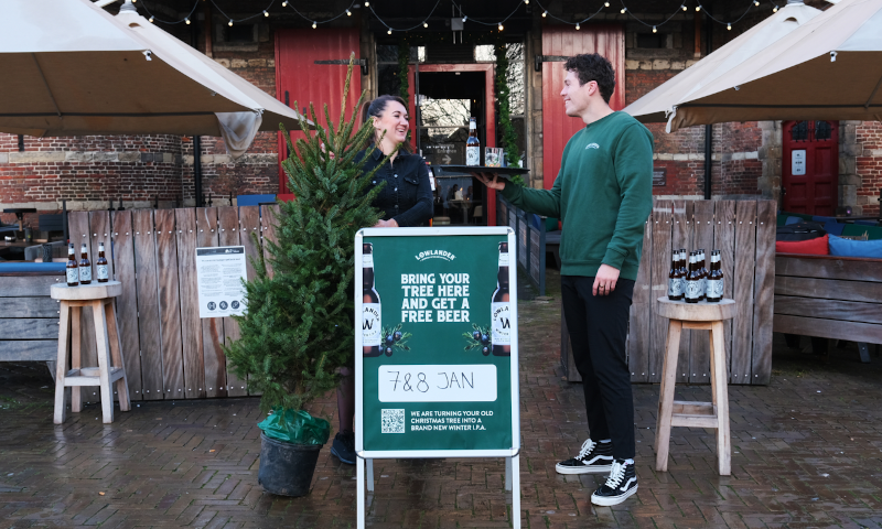 Lowlander biertje voor een kerstboom
